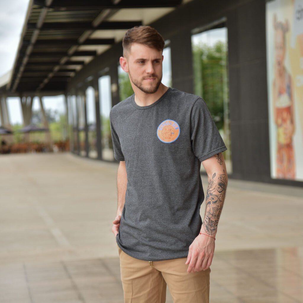 Remera PARADISE gris topo