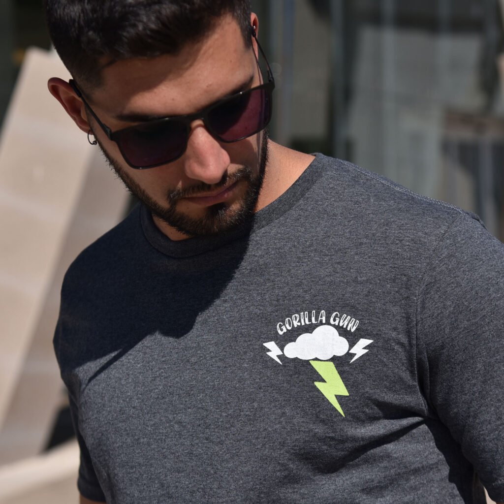 Remera RAY gris topo