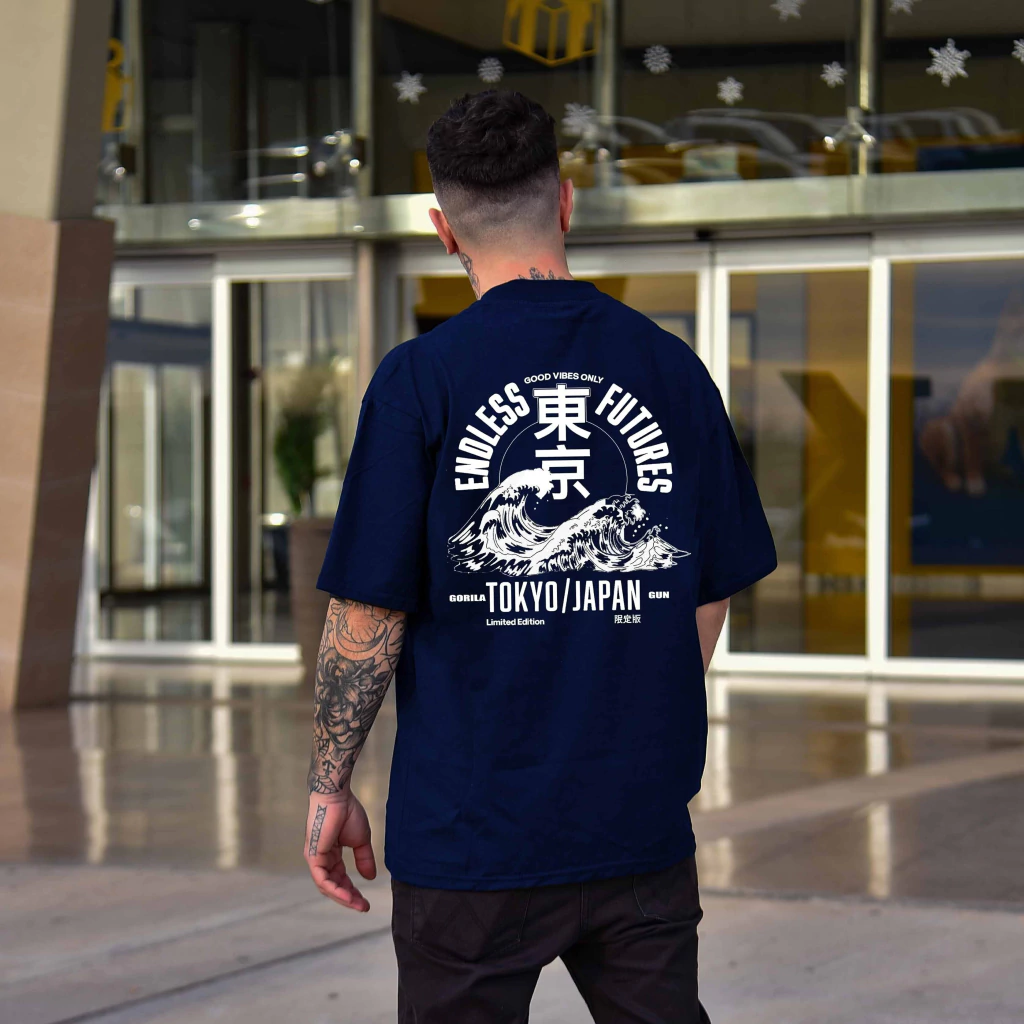 Remera oversize TOKIO azul navy