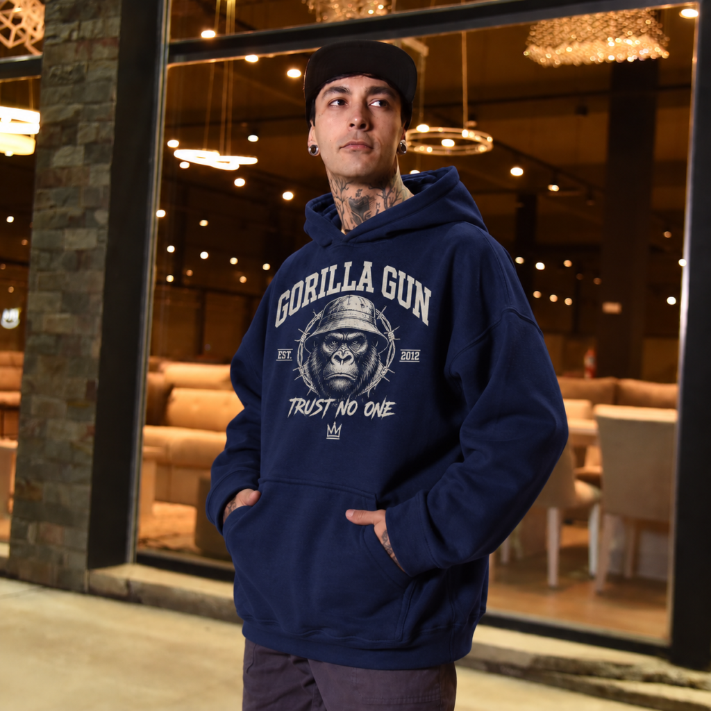 BUZO regular fit azul navy diseño gorilla gun